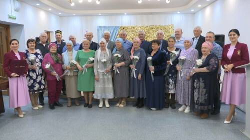 В Нижнекамске поздравили мам участников СВО и супругов-юбиляров