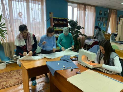 Мастерицы из Дрожжановского района изготовили подушки для участников СВО