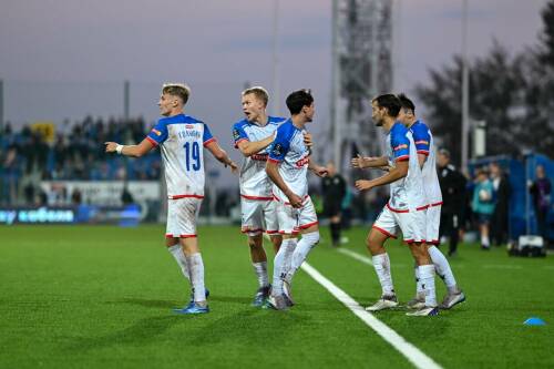 Дубль Караева помог КАМАЗу выиграть у «Чайки»