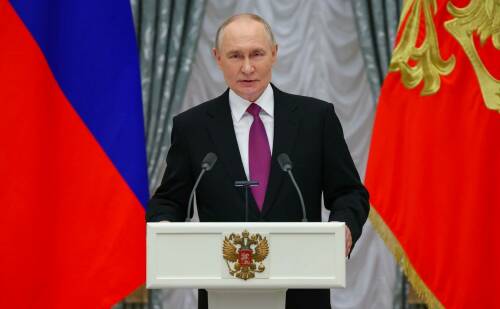 Владимир Путин поздравил личный состав и ветеранов военной разведки РФ с праздником