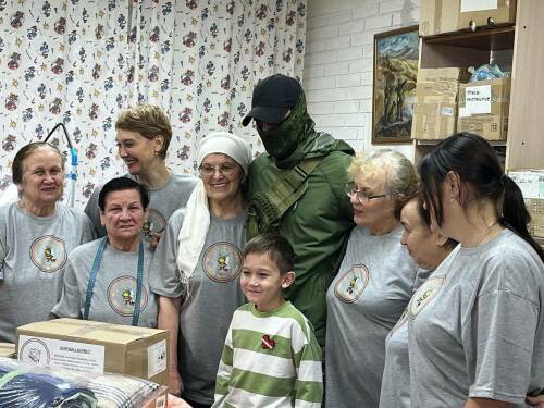 «Пусть крест бережет тебя»: волонтеры Челнов передали Лису посылку лично в руки