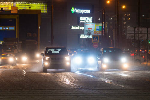 Автоюрист предупредил о рисках при езде с выключенными фарами ночью