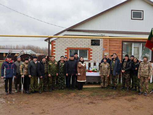 В Актанышском районе открыли мемориальную доску бойцу СВО