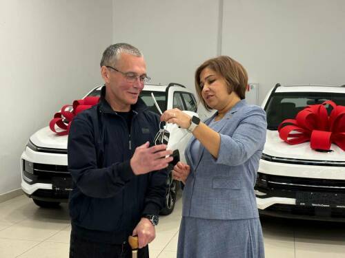 Ветераны СВО из Лаишевского района получили два автомобиля с ручным управлением