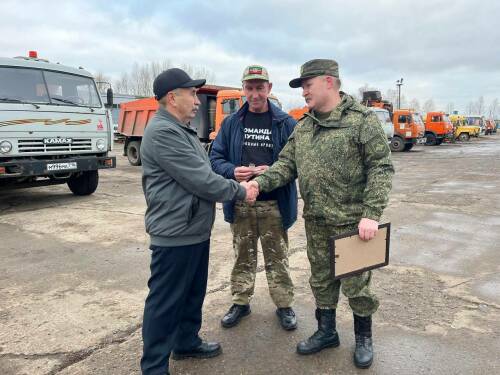 «Победа за нами»: водитель из Челнов получил награду за помощь фронту