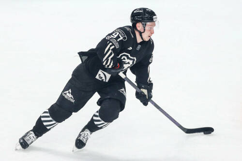 Кого отдать за Глотова: «Ак Барсу» интересен форвард, но что взамен попросит «Трактор»?