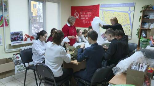 «Вас все ждут»: школьники Нижнекамска передали бойцам подушки и посылки