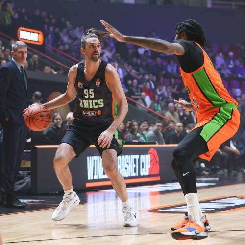 В конце декабря 2025 у защитника Алексея Шведа истечет действующий двухмесячный контракт с УНИКСом. Получилось ли у опытного разыгрывающего вписаться в систему Велимира Перасовича и оставит ли казанский клуб баскетболиста у себя до конца сезона -  в материале «ТИ-Спорта».