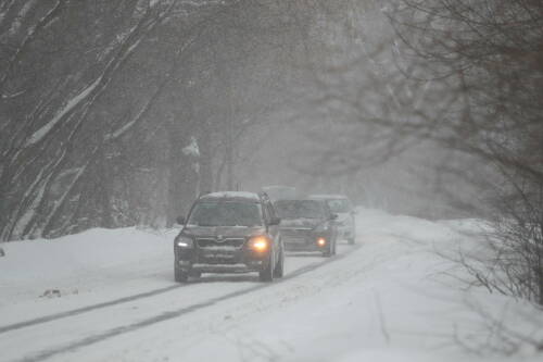 Автоэксперт Попов объяснил, как действовать в случае пробуксовки колес на снегу