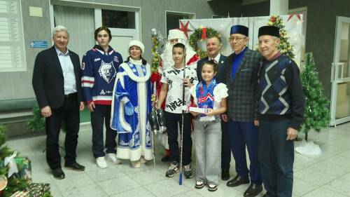 На «Ёлке желаний» в Нижнекамске исполнили мечты детей участников СВО