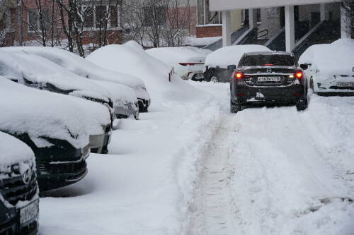 Юрист Салкин объяснил, куда жаловаться на неубранный снег во дворе