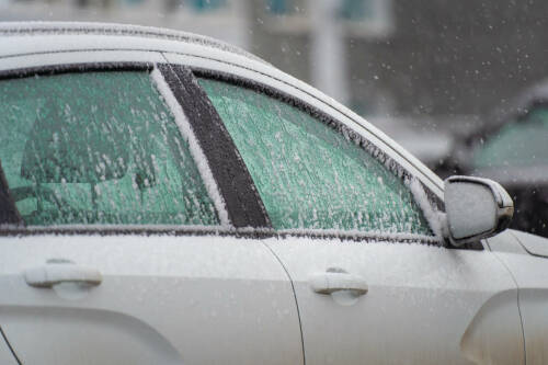 Водителям в Татарстане напомнили о мерах безопасности во время гололеда