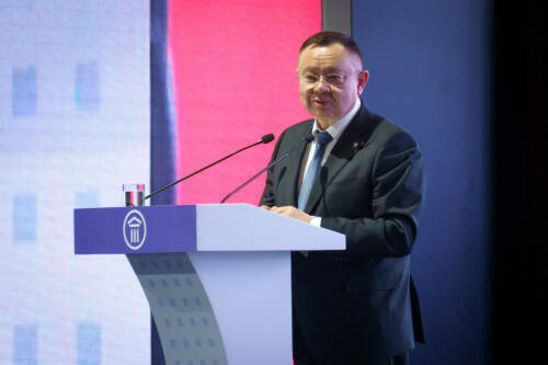 Файзуллин рассказал о снижении объемов выдачи ипотеки в РФ на 21%