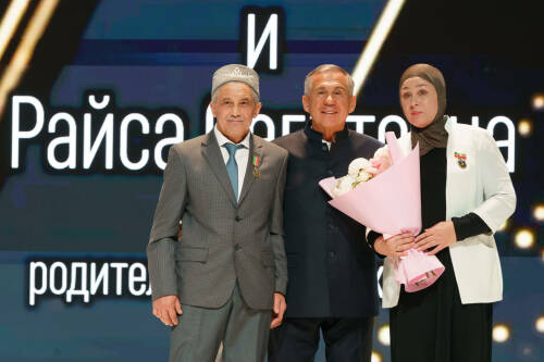 Минниханов наградил отличившихся жителей Высокогорского района РТ