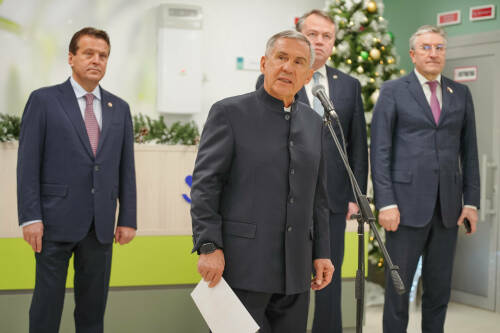 Рустам Минниханов открыл две новые поликлиники в Казани, построенные по нацпроекту