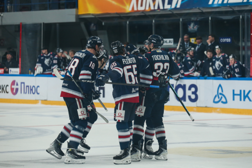 «Нефтехимик» примет омский «Авангард» на своем льду