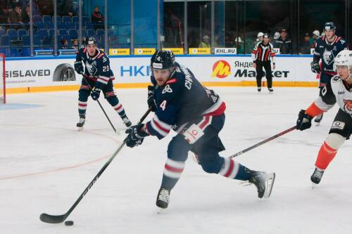 «Нефтехимик» отказался от Чмыхова