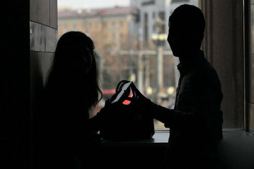 Запугивают, угрожают, шантажируют: как иностранные спецслужбы используют подростков