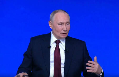 Путин: семейная ипотека на вторичку должна поддерживать семьи, а не стройсектор