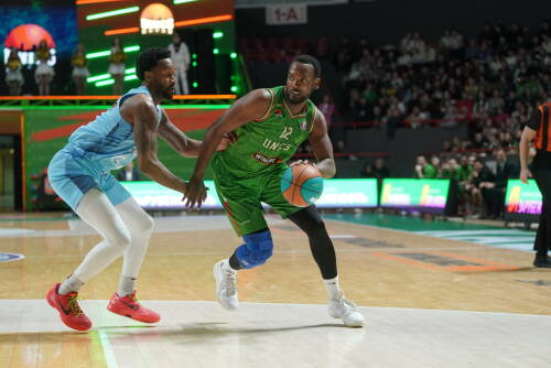 УНИКС разгромил «Зенит» в матче Единой лиги ВТБ