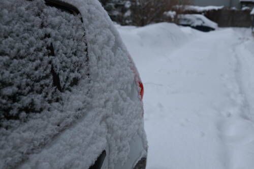 Автоэксперт предупредил, что дешевая «незамерзайка» опасна для авто и здоровья водителя