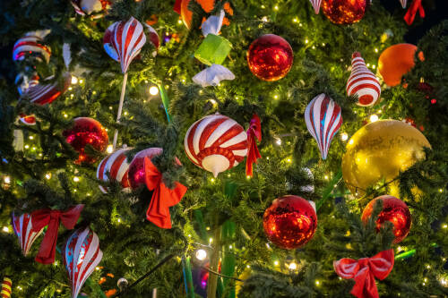 В МЧС Татарстана напомнили о правилах безопасности при установке новогодней елки