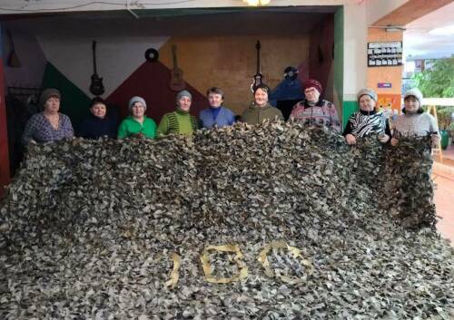 Волонтеры «Паучки» из Альметьевского района сплели 100 маскировочных сетей для бойцов