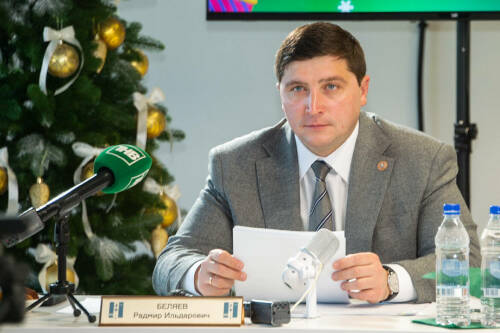 Сегодня глава Нижнекамского района Радмир Беляев впервые в статусе официального руководителя этого муниципалитета провел пресс-конференцию. Он рассказал, каким он видит город через пять лет и с какими вызовами ему пришлось столкнуться на работе. Подробности – в репортаже «Татар-информа».