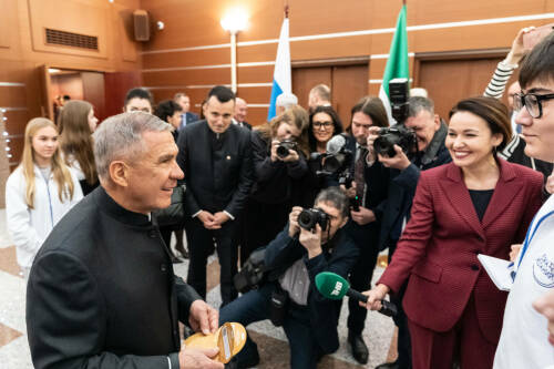 Минниханов в рамках акции «Ёлка желаний» исполнит мечты двух юных татарстанцев