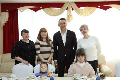 «Мечты сбываются»: мэр Бугульмы исполнил новогодние желания детей