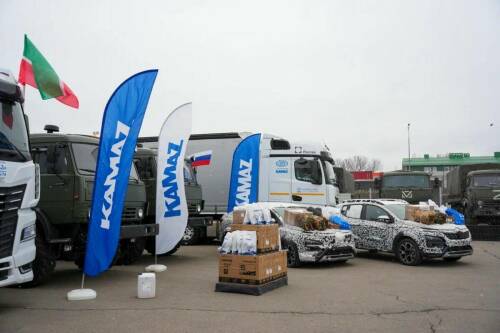 Когогина передала военным пять грузовиков, четыре легковушки и иную помощь