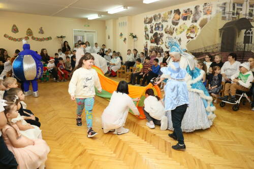 Для пациентов реабилитационного центра ДРКБ провели новогоднее представление