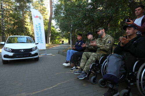 Занимаются спортом, возят гуманитарку: как жизнь ветеранов СВО меняется с появлением авто