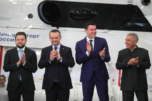 Минниханов, Алиханов и Никитин передали 4 вертолета КВЗ регионам России