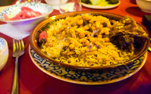 «Мистическое блюдо», связанное с Македонским и Китаем: как правильно есть узбекский плов