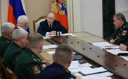 Путин потребовал решительно пресекать действия противника в Купянске