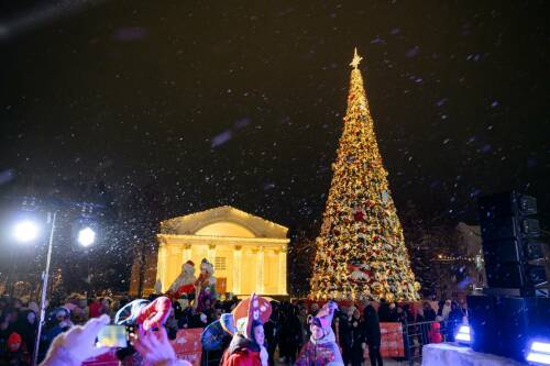 В Бугульме состоялось открытие главной новогодней елки и зимнего городка
