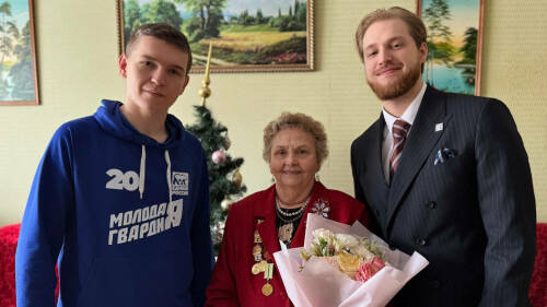 Молодогвардейцы Казани навестили блокадницу Валентину Красюк в преддверии Нового года