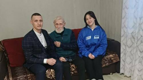 В Альметьевске местные депутаты поздравили с Новым годом участников Великой Отечественной