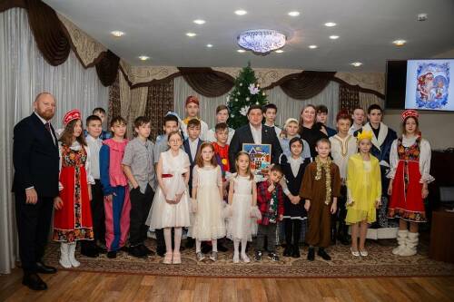 «Пусть ваши мечты сбудутся»: Радмир Беляев побывал в детском доме накануне Нового года