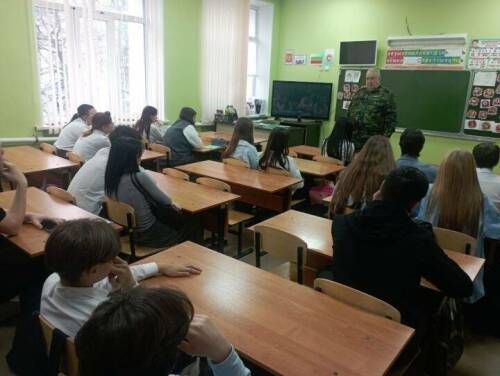 В Лениногорске участник боевых действий в Афганистане встретился с подростками