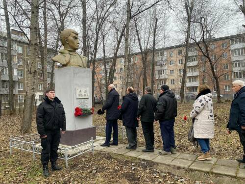 Ветераны Боевой комсомольской дружины КАИ почтили в Казани память Артема Айдинова