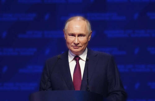 Путин одобрил идею применения ИИ для поддержки языков народов России