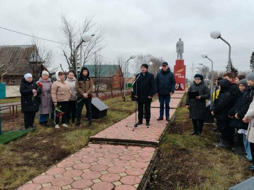 «Твое имя бессмертно»: на Аллее героев в Буинском районе открыли памятник участнику СВО