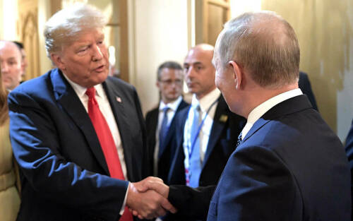 Песков: Путин пригласил Трампа в Москву