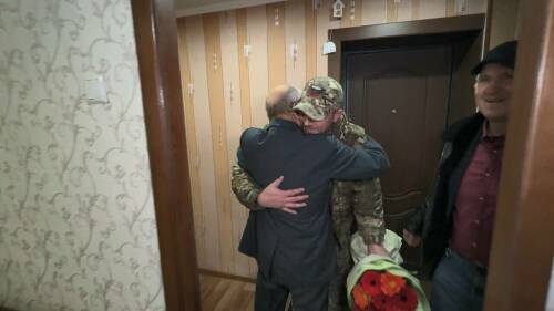 Внук первостроителя Нижнекамска вернулся с СВО поздравить дедушку с 90-летием