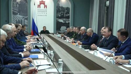 Медведев провел в Казани совещание по развитию ОПК