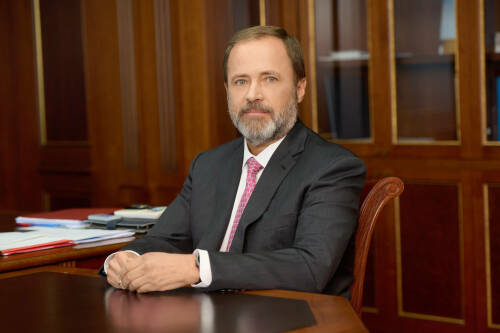 Полпред Комаров: «Мы отдаем дань уважения ветеранам и тем, кто сейчас в строю»