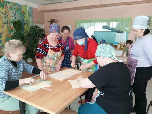 Тепло родного дома: в селе Татарские Челны приготовили чак-чак для бойцов СВО