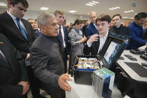 Минниханов осмотрел выставку продукции бизнесменов Татарстана